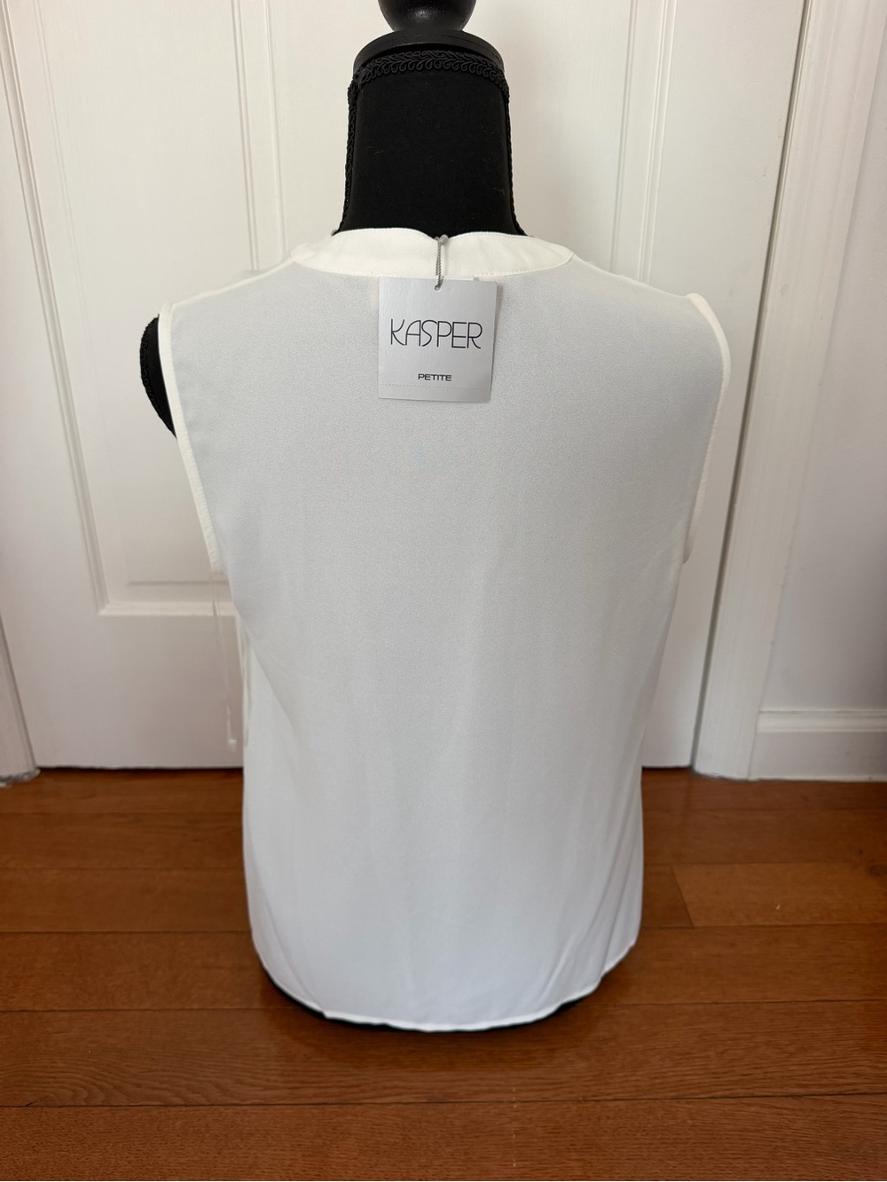 🤍 NWT Kasper Ruffle Front Sleeveless Shell Top 🤍 - Picture 2 of 4